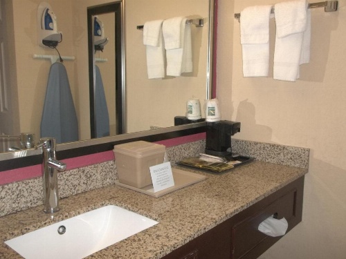 Days Inn by Wyndham Fort Lauderdale Airport Cruise Port image 8